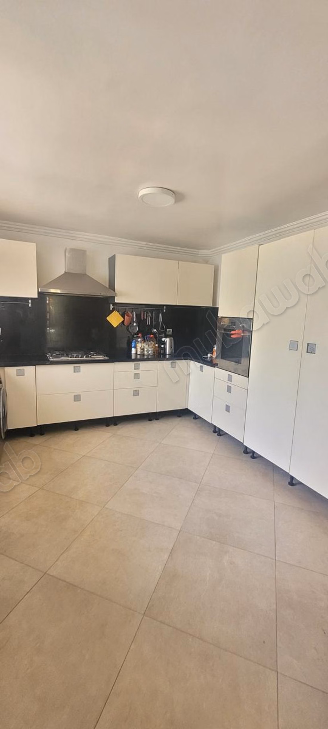 Schitterende Gemeubileerde Villa – 3 Gevels & Premium Voorzieningen