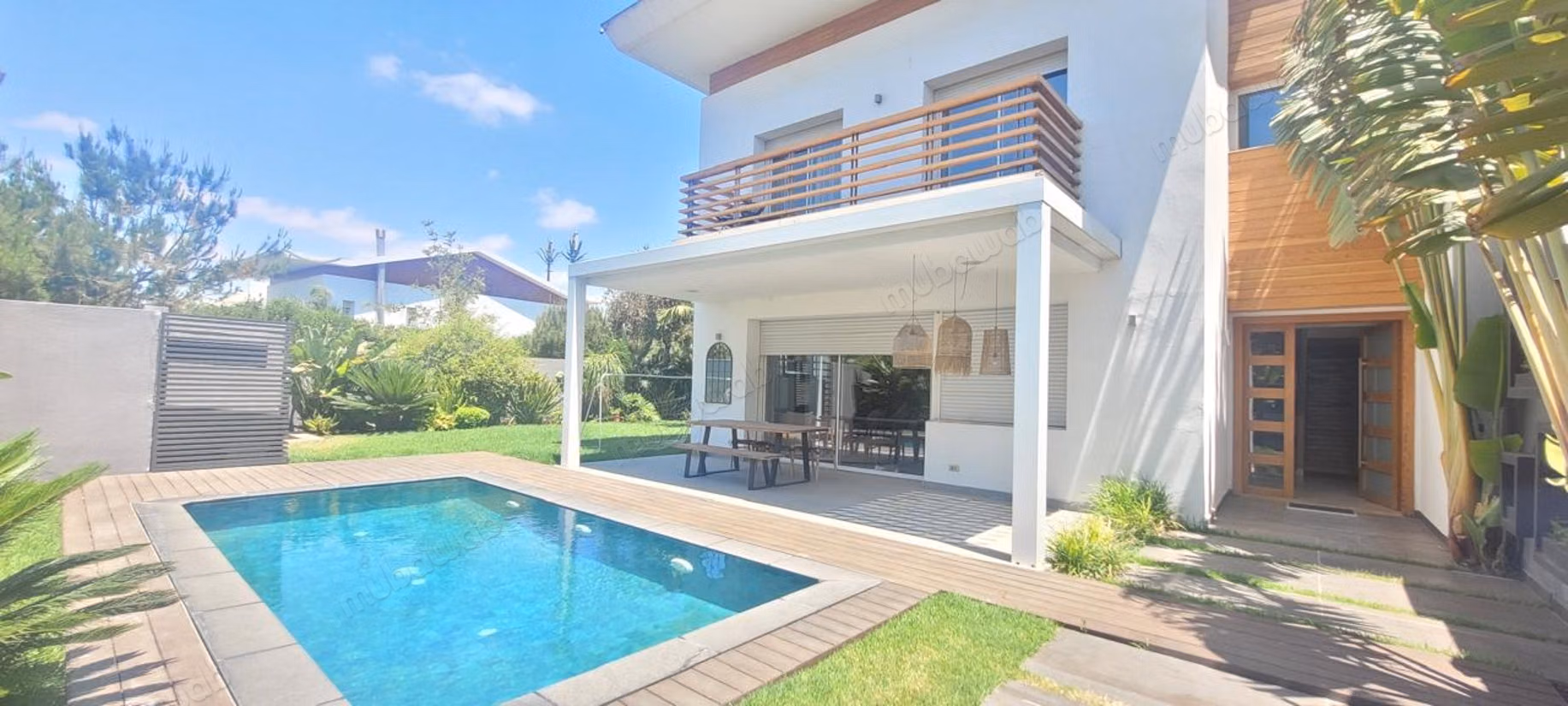 Schitterende Gemeubileerde Villa – 3 Gevels & Premium Voorzieningen