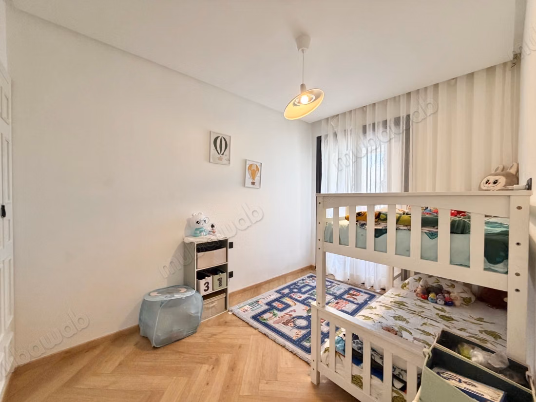 Bel appartement en location à Ain Diab Extension. 4 pièces confortables. Meublé