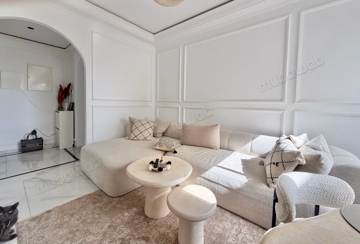 Bel appartement en location à Ain Diab Extension. 4 pièces confortables. Meublé