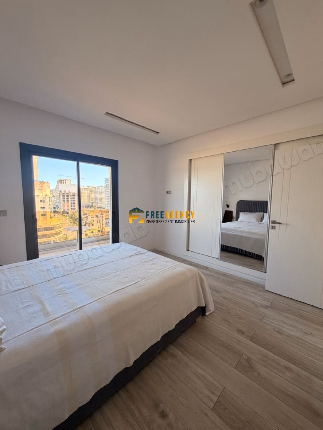 Te koop, luxe appartement met uitzicht op zee