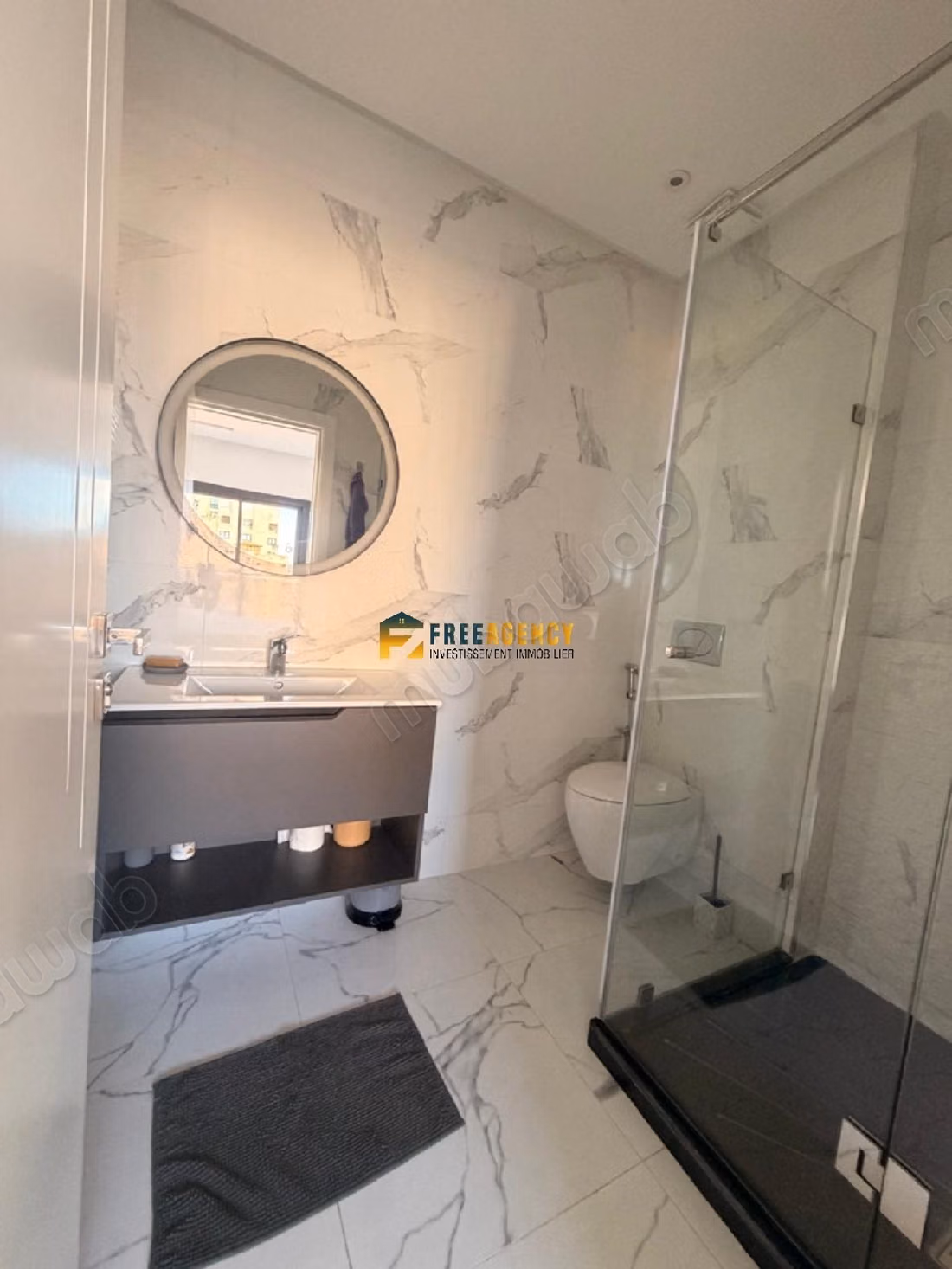 Te koop, luxe appartement met uitzicht op zee