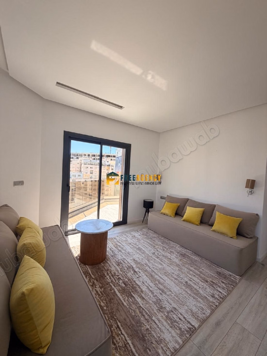 Te koop, luxe appartement met uitzicht op zee