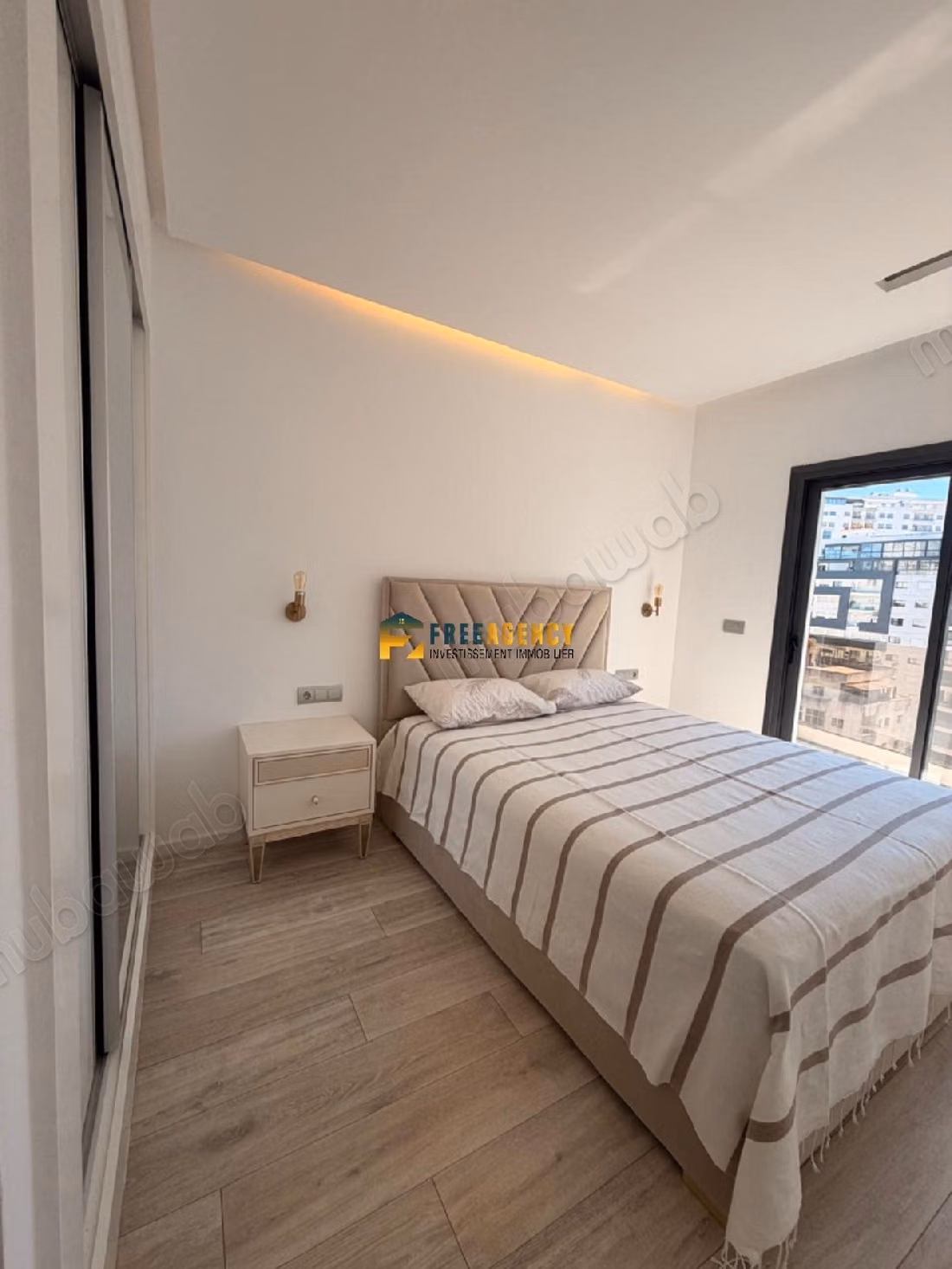 Te koop, luxe appartement met uitzicht op zee