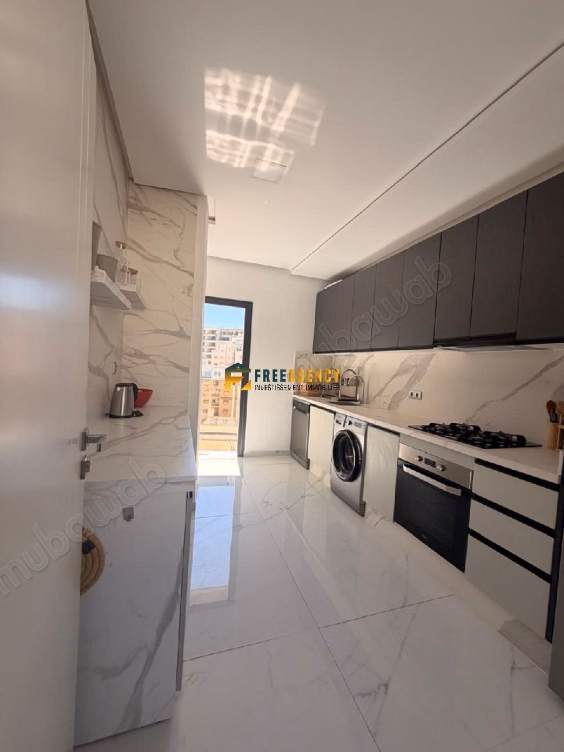 Te koop, luxe appartement met uitzicht op zee