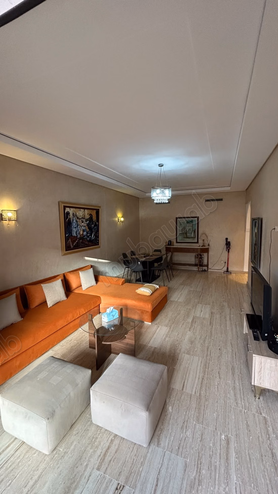 Bel apartamento en alquiler en Guéliz. Superficie de 120 m². Bien amueblado.