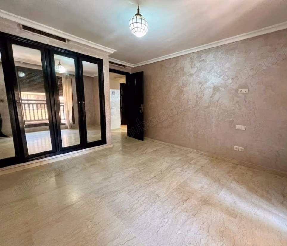 Find an apartment to buy in Guéliz. Total area 113 m². Residence with caretaker, general air conditioning
