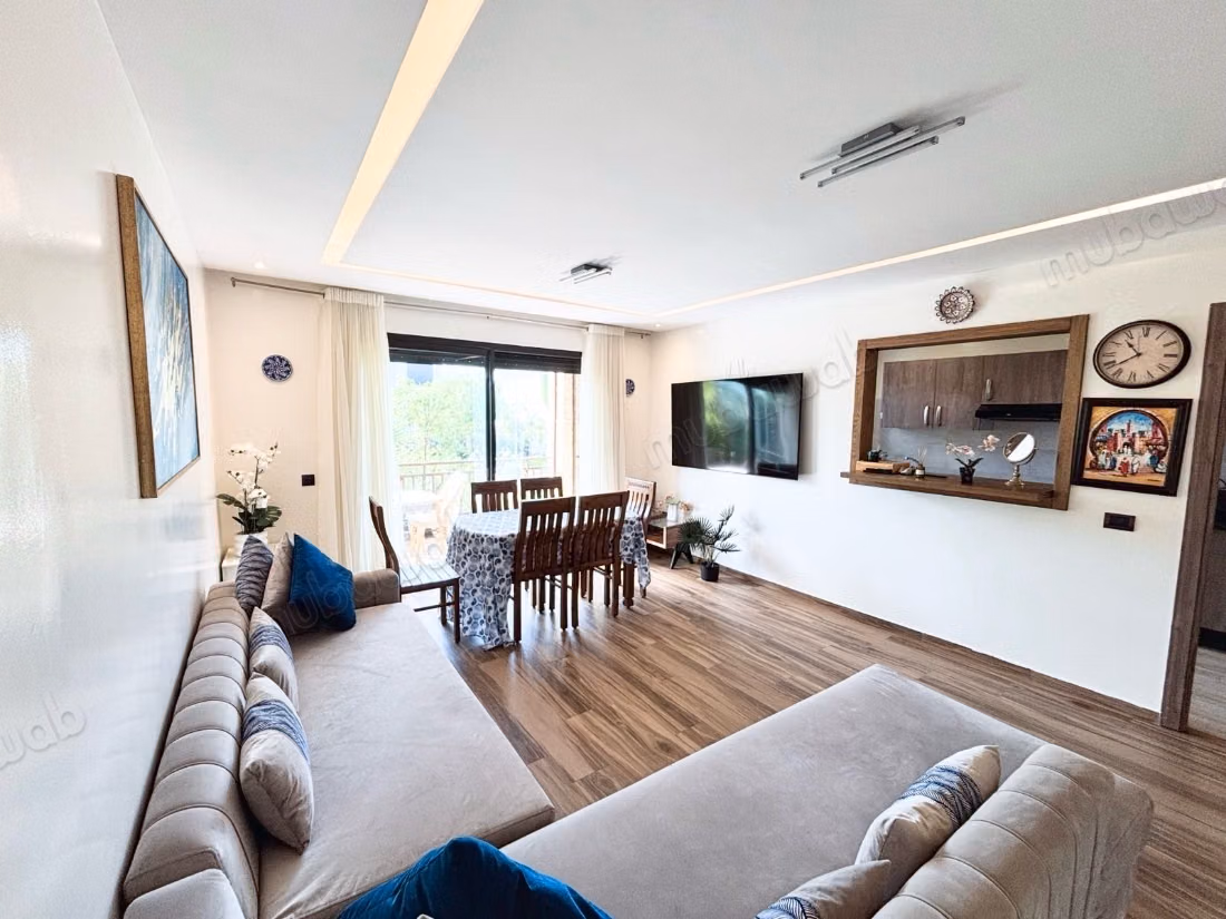 Zeer mooi appartement te huur in Dar Bouazza. Totale oppervlakte 88 m². Goed uitgeruste keuken