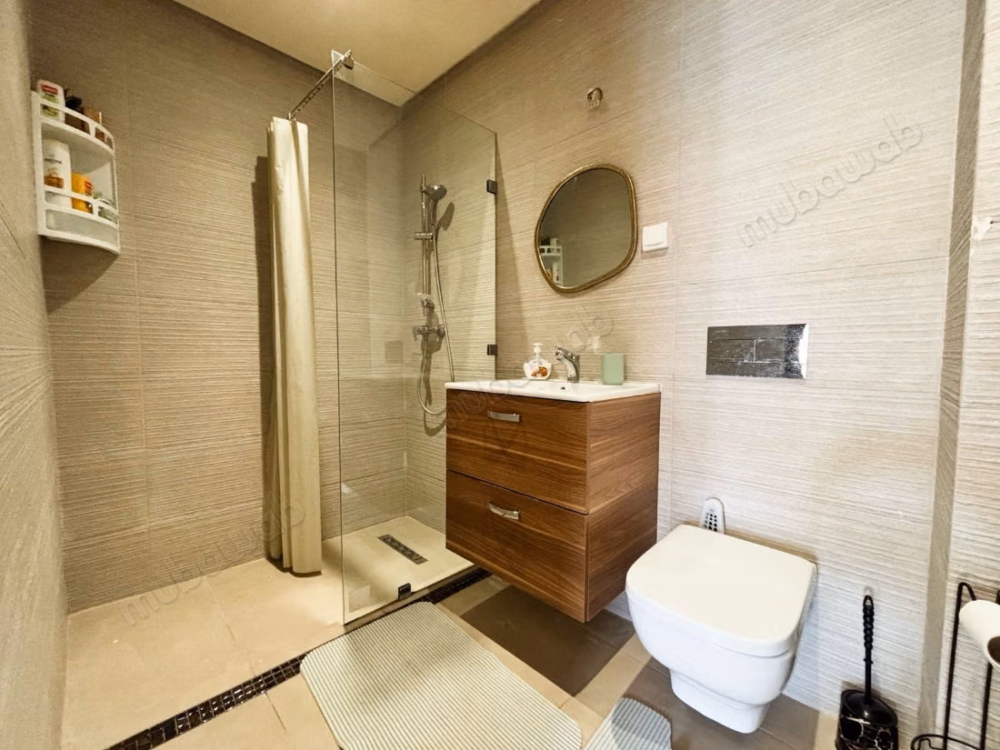 Zeer mooi appartement te huur in Dar Bouazza. Totale oppervlakte 88 m². Goed uitgeruste keuken