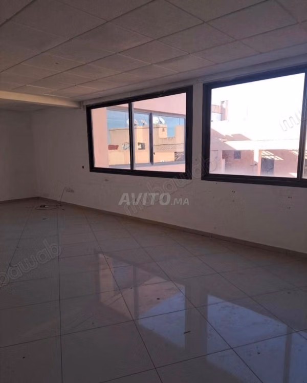 Bureaux à vendre à Guéliz. 
Surface totale 48 m². 
Prestation de conciergerie