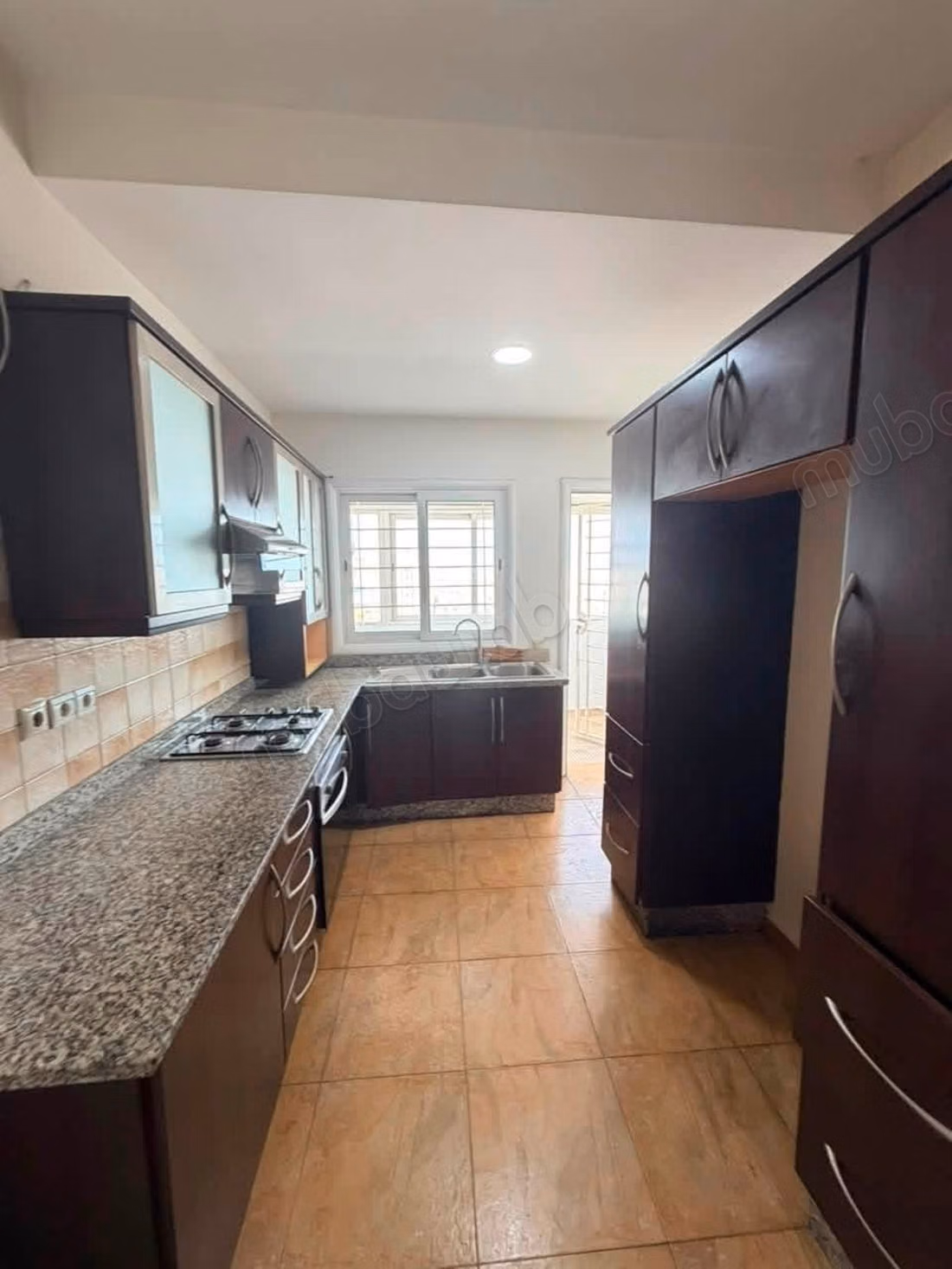 Appartement en location à Racine. 4 pièces. Parking et ascenseur