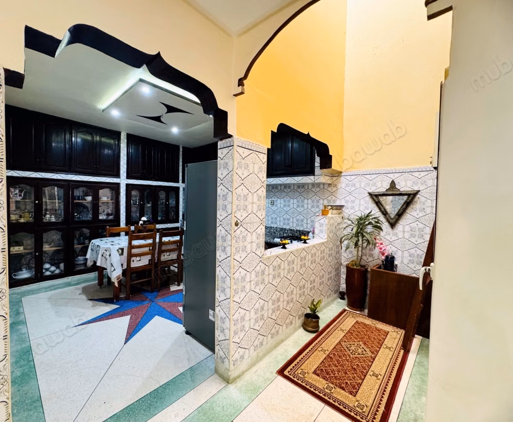 Location d'un appartement à Borj. 2 chambres. Salon traditionnel marocain, résidence sécurisée