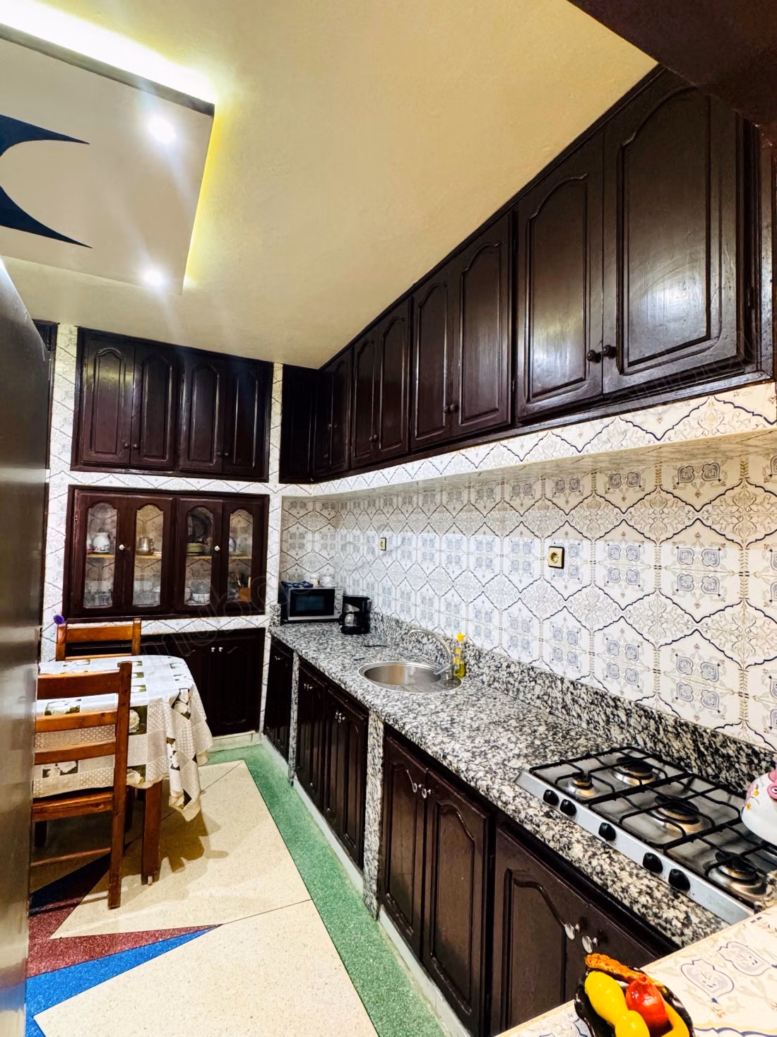 Location d'un appartement à Borj. 2 chambres. Salon traditionnel marocain, résidence sécurisée