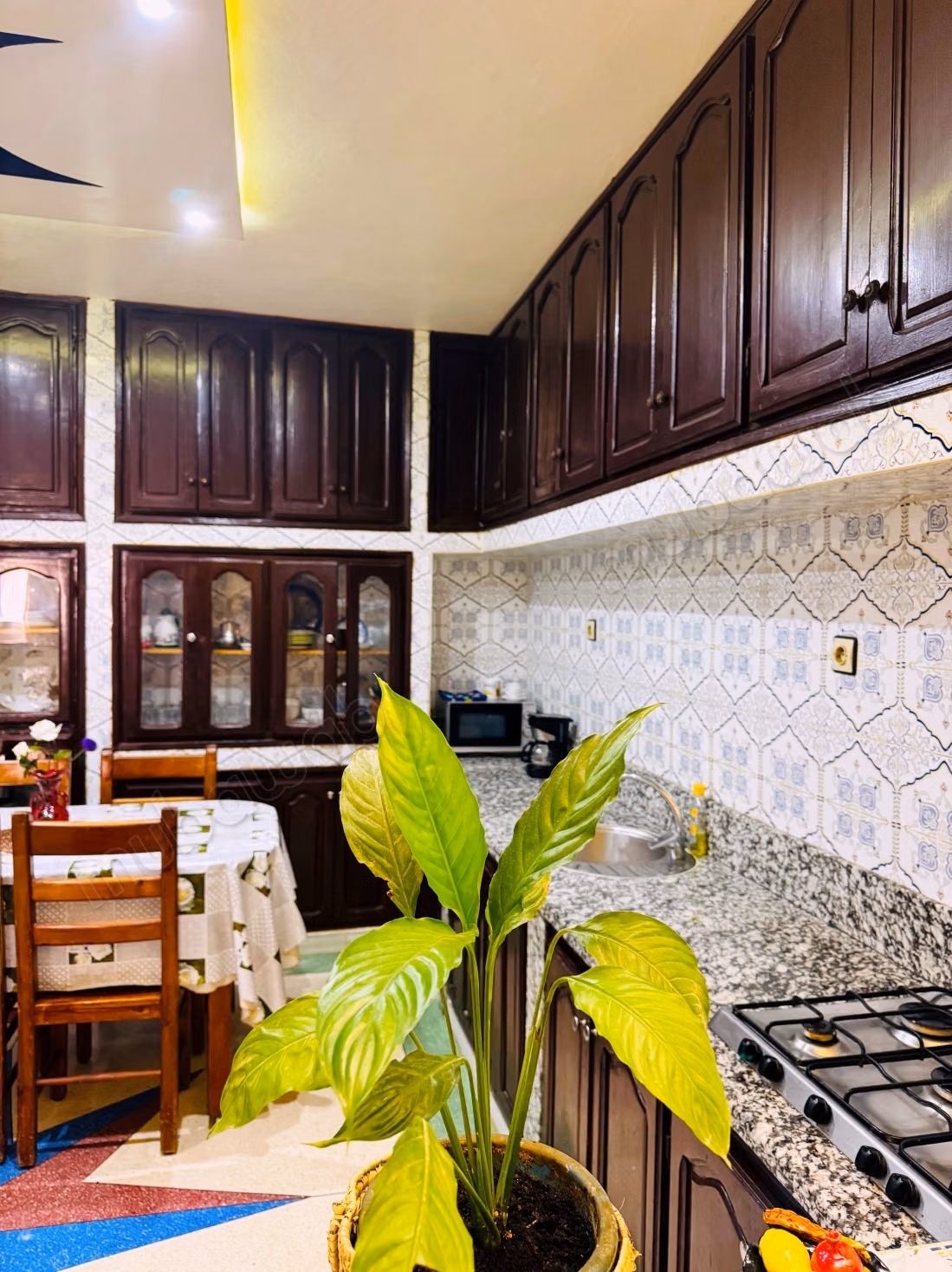 Location d'un appartement à Borj. 2 chambres. Salon traditionnel marocain, résidence sécurisée