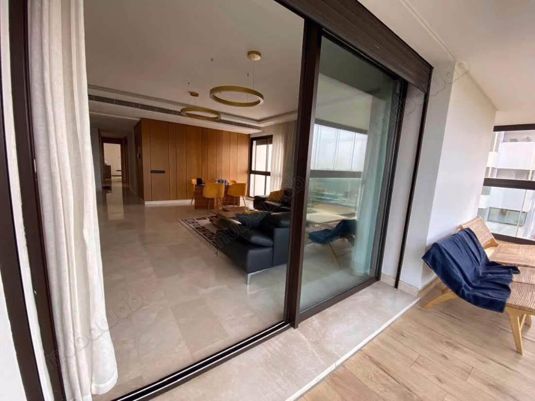 Beautiful furnished apartment for rent in Casablanca Finance City. 3 lovely bedrooms. Well furnished