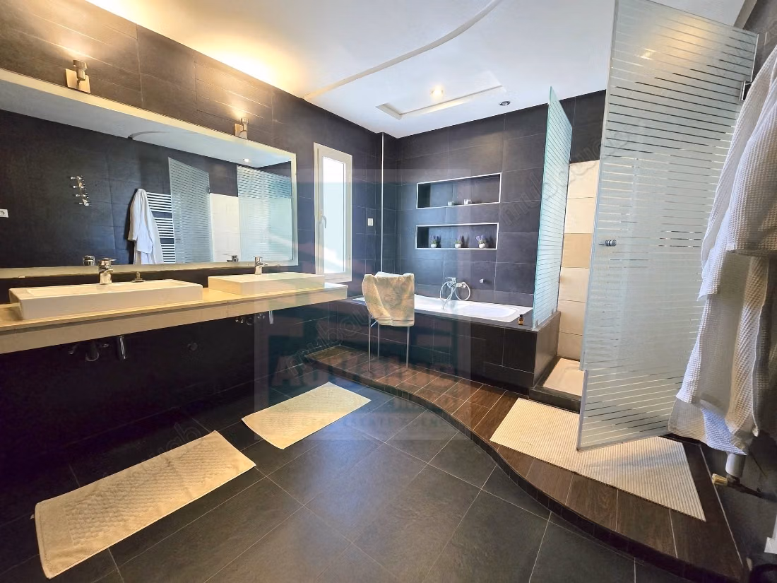 DV. 895: Villa avec piscine à Sidi Maarouf