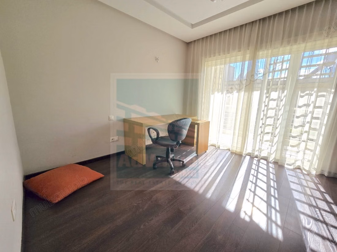 DV. 895: Villa avec piscine à Sidi Maarouf