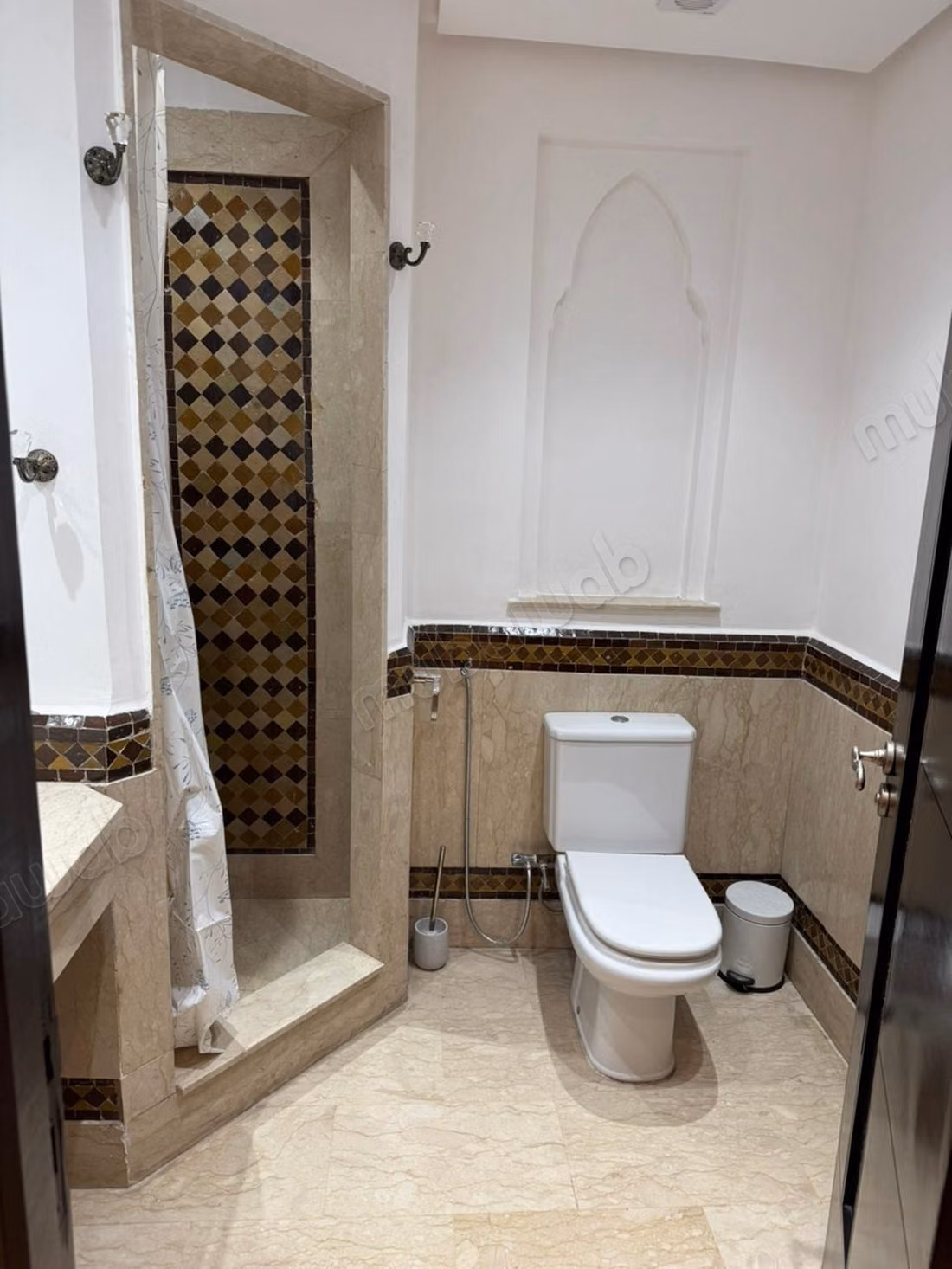 Bel appartement rénové 94m² 
Hivernage — 5
