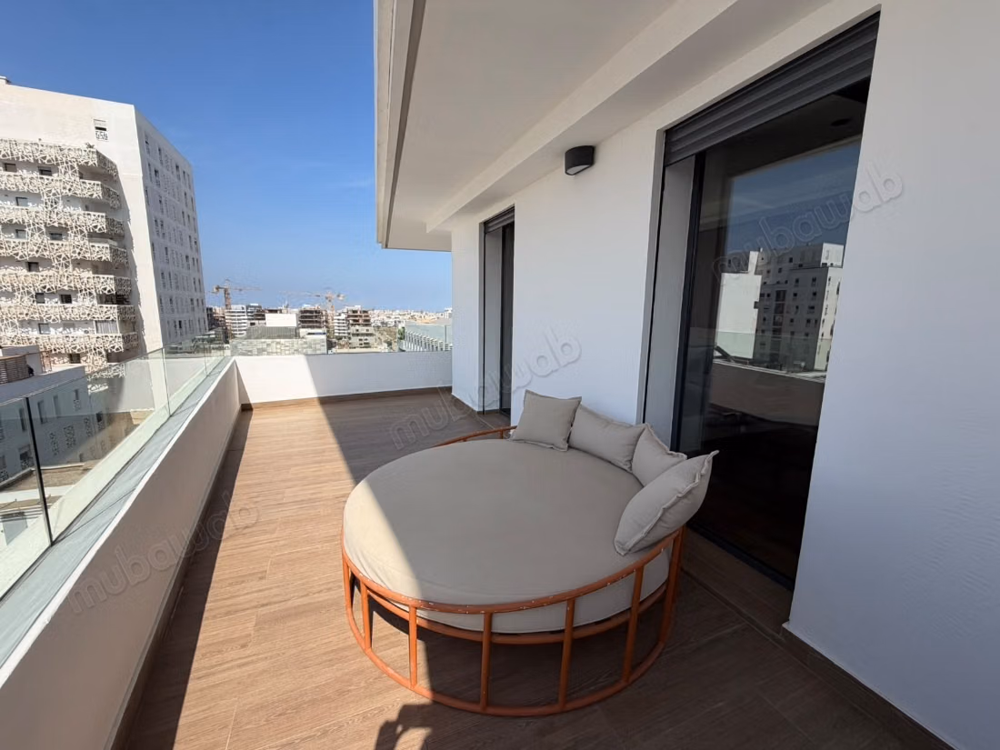 Uitzonderlijk gemeubileerd appartement met terras CFC