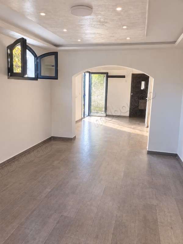 A louer local proffessionnel 30 m² 
place pasteur