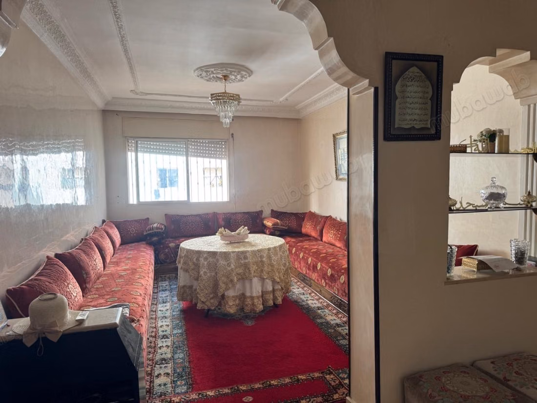 Superbe appartement à vendre à Oulfa. 
Surface de 97 m². 
Salon traditionnel, antenne parabolique générale