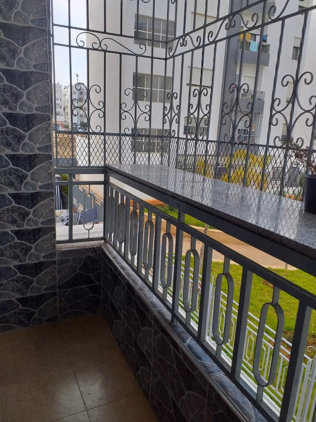 Appartement à vendre à Riad Oulfa. 3 chambres