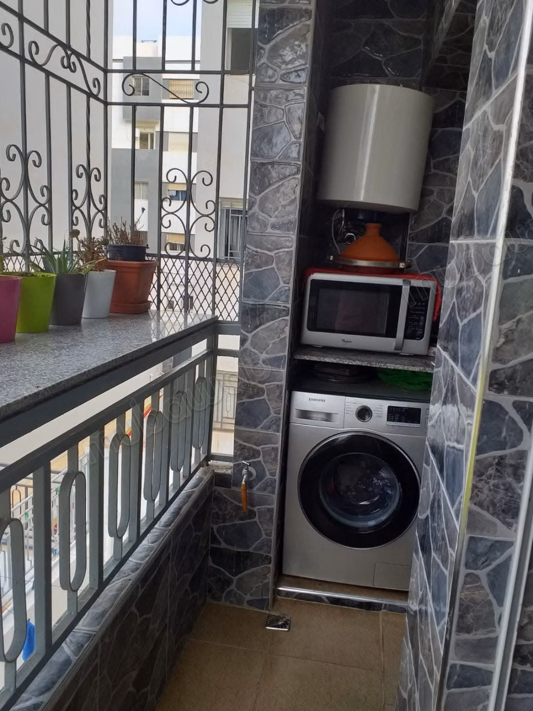 Appartement à vendre à Riad Oulfa. 3 chambres