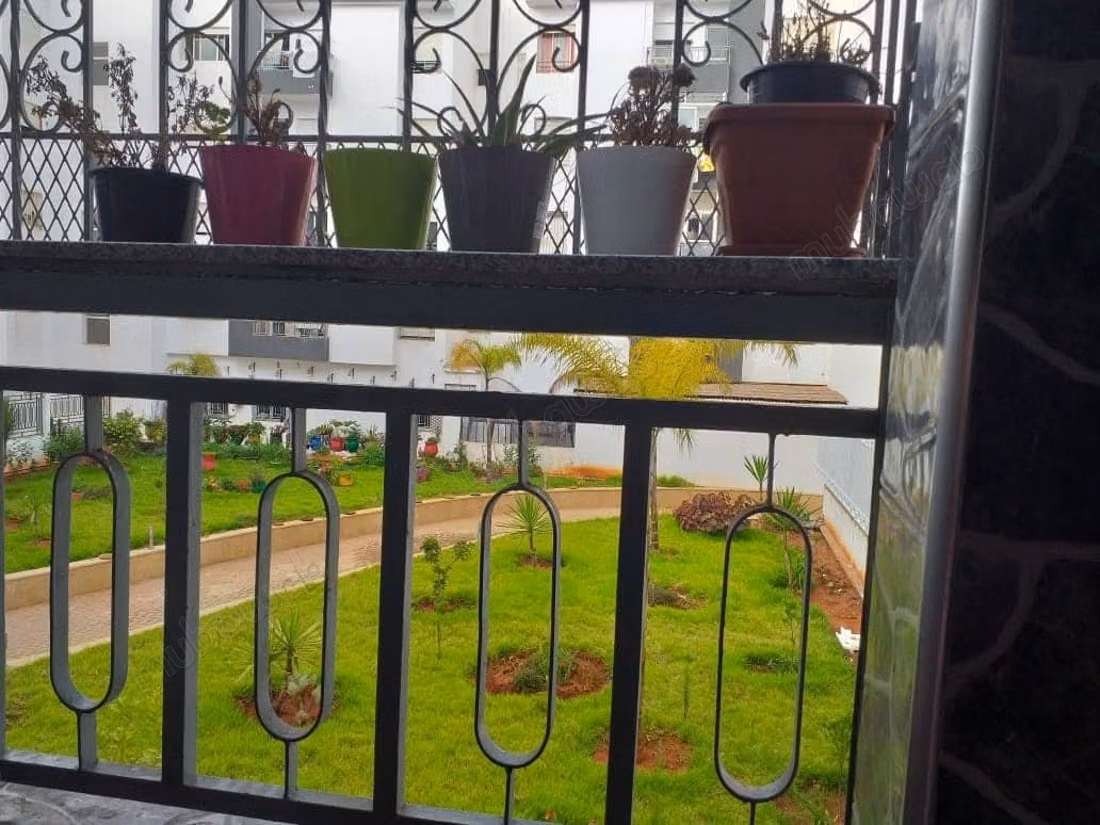Appartement à vendre à Riad Oulfa. 3 chambres