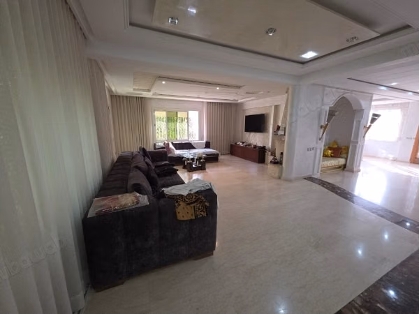 Eccezionale villa in vendita a Bouskoura Ville. Superficie di 450 m². Terrazzo e giardino