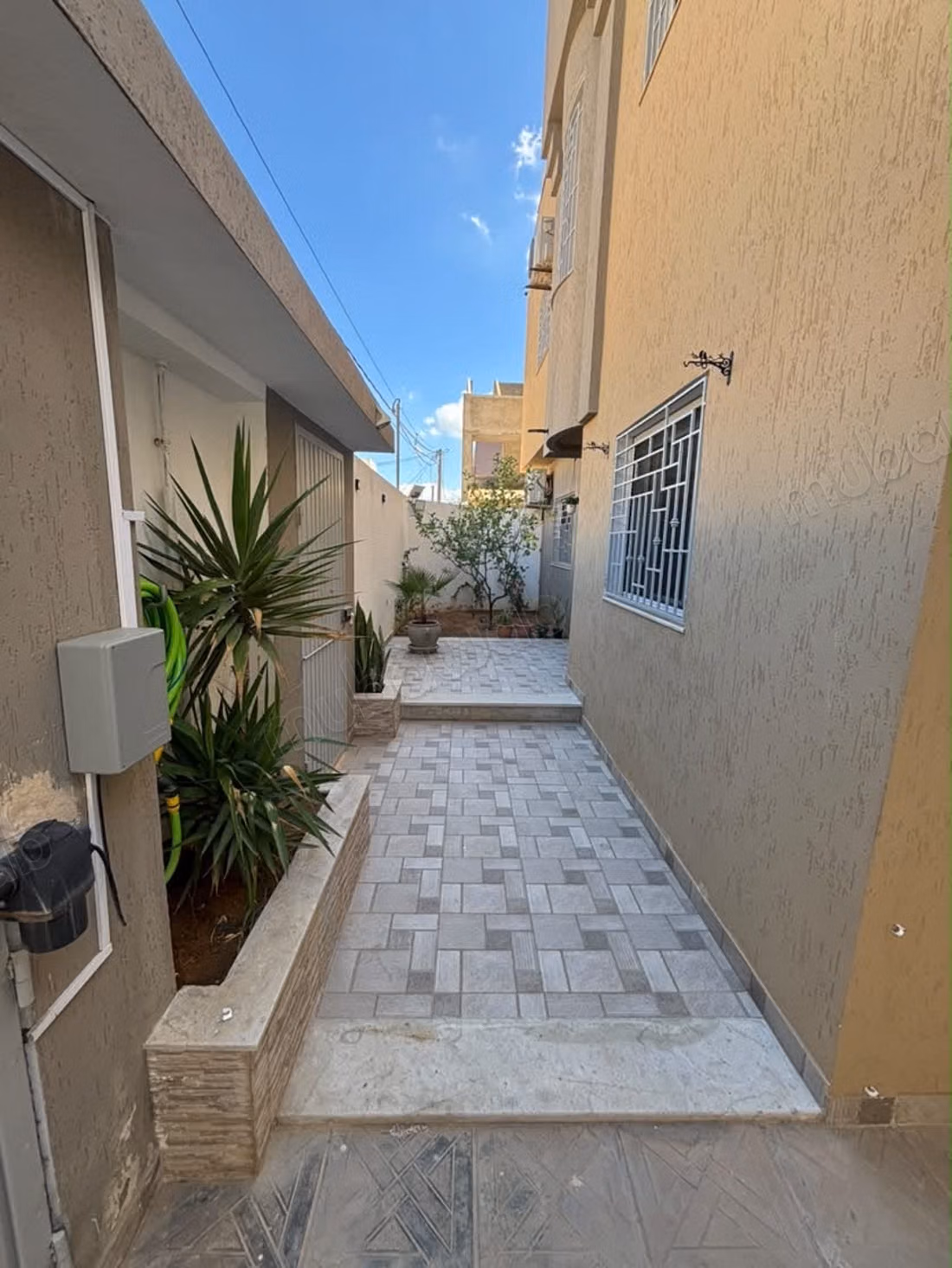 Casa di alta classe in vendita a Nouvelle Ariana. 5 belle camere. Doppi vetri e porta blindata