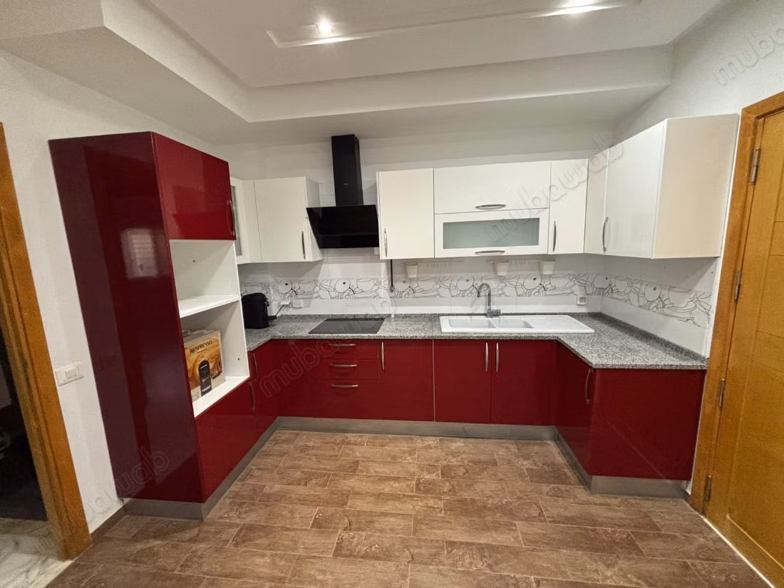 Casa di alta classe in vendita a Nouvelle Ariana. 5 belle camere. Doppi vetri e porta blindata