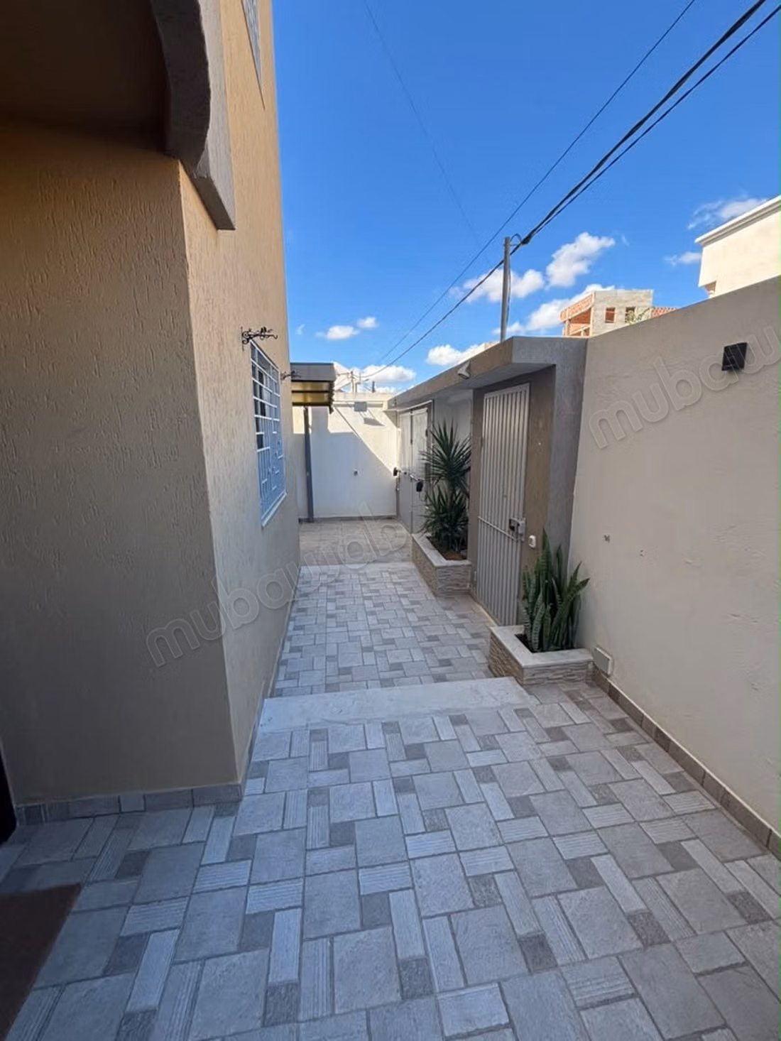 Casa di alta classe in vendita a Nouvelle Ariana. 5 belle camere. Doppi vetri e porta blindata