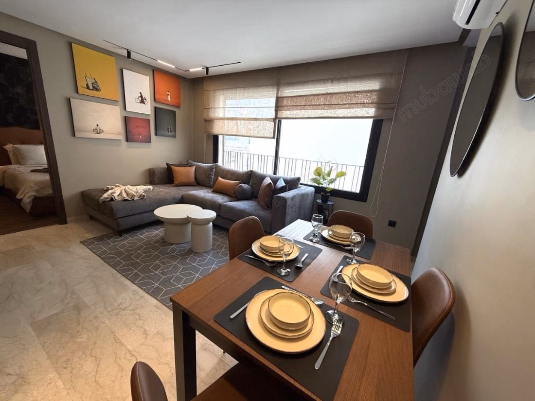 Location d'un appartement à Anfa. 
Surface de 45 m². 
Bien meublé
