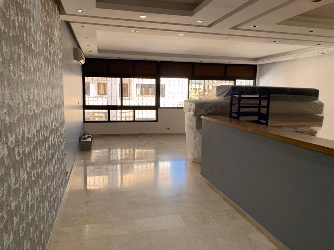 Espectacular apartamento en alquiler en Gauthier. 5 habitaciones grandes. Parking y ascensor