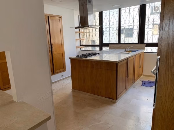 Espectacular apartamento en alquiler en Gauthier. 5 habitaciones grandes. Parking y ascensor