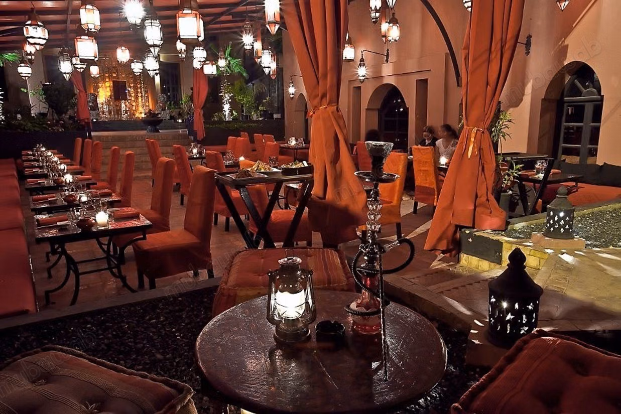 Restaurant lounge à la vente équipé entièrement murs et fond de commerce