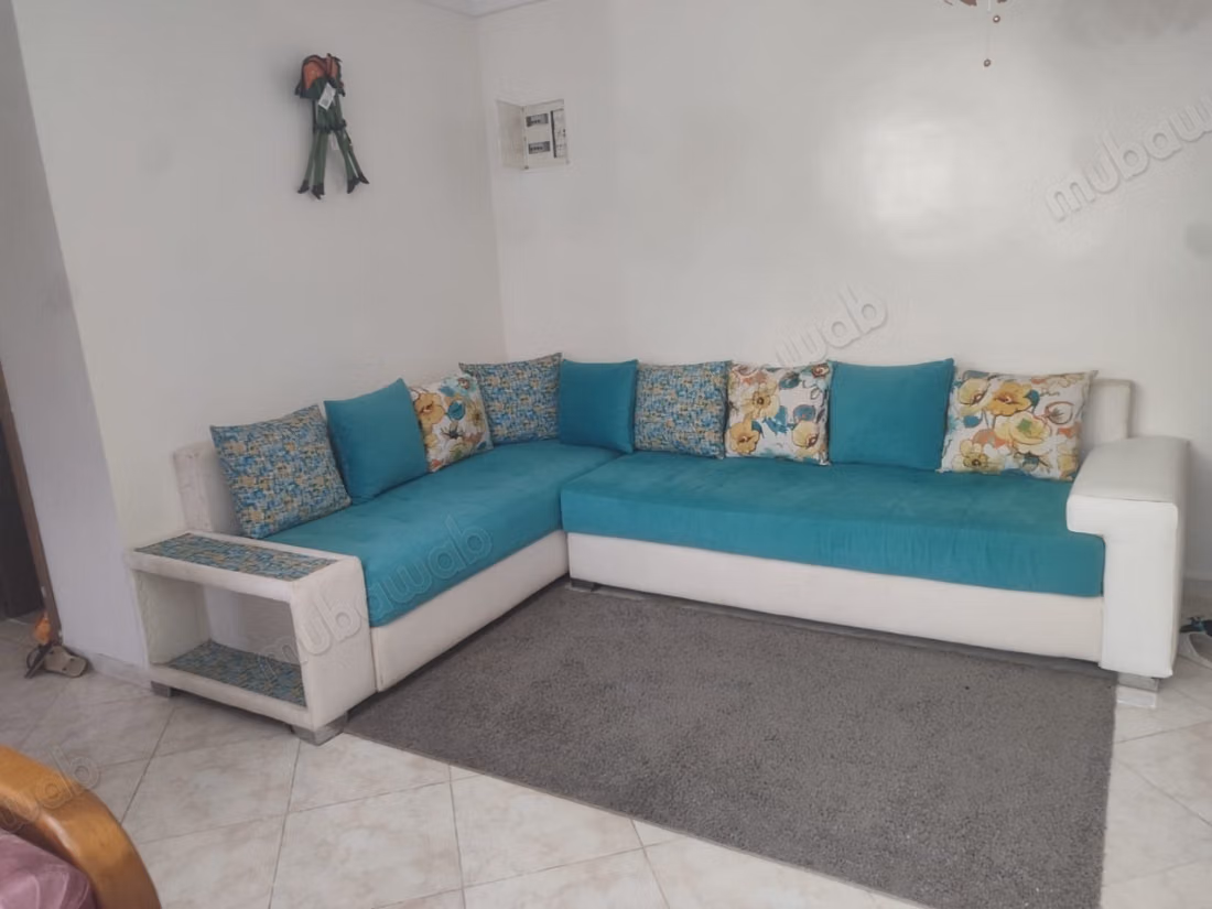 Bel appartement à vendre à Tantonville. 
3 grandes pièces. 
Double vitrage et porte blindée