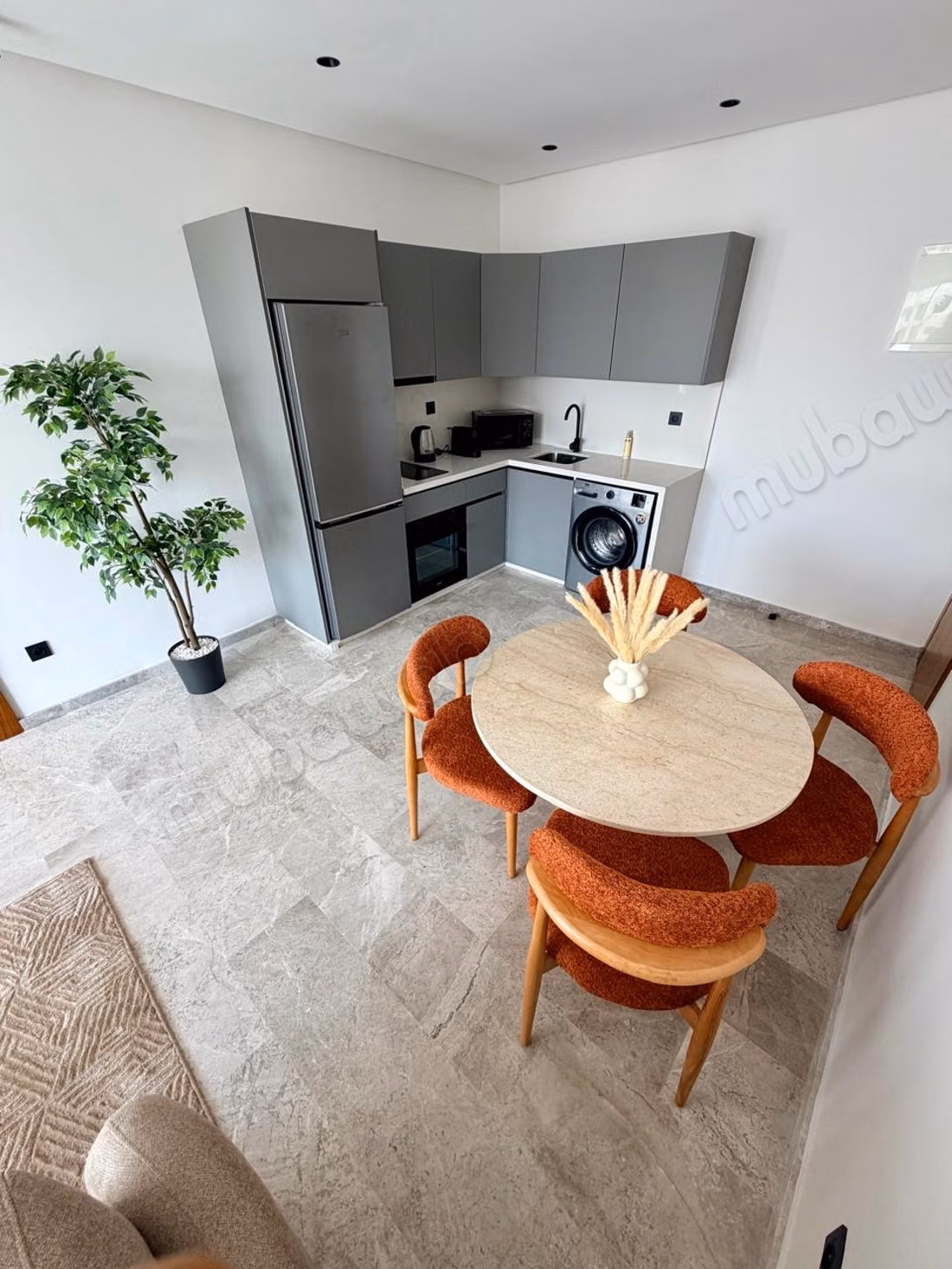 Bellissimo studio nuovo e arredato in affitto a Tonton Ville