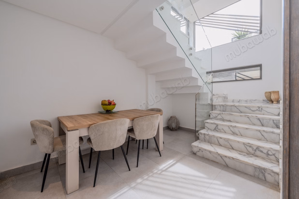Superb Contemporary Villa 100m from the Beach