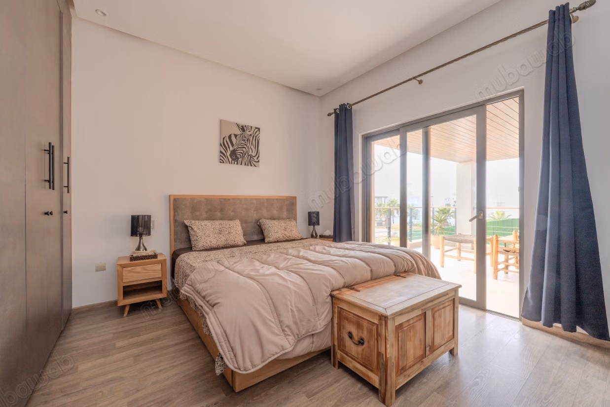 Superb Contemporary Villa 100m from the Beach