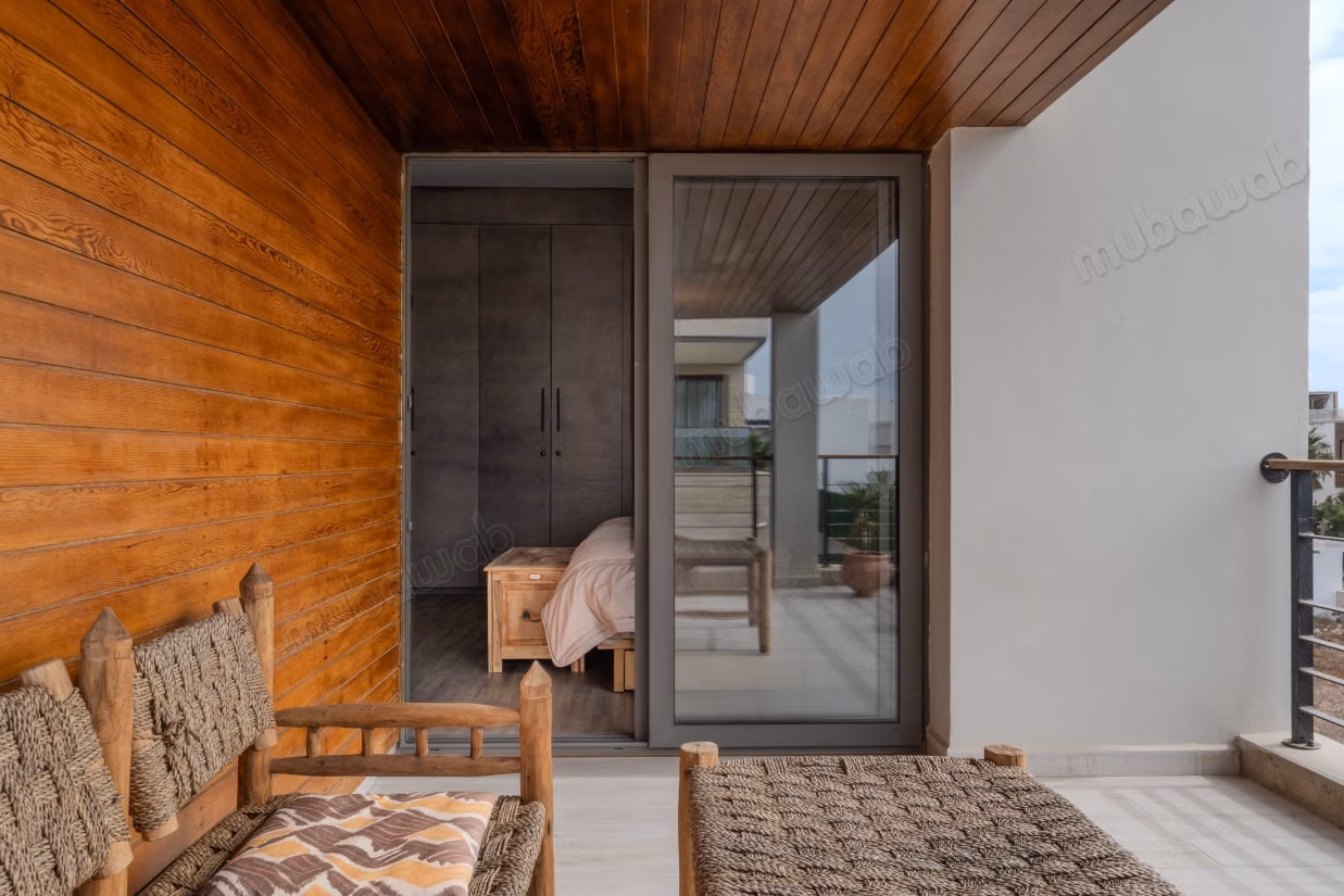 Superb Contemporary Villa 100m from the Beach