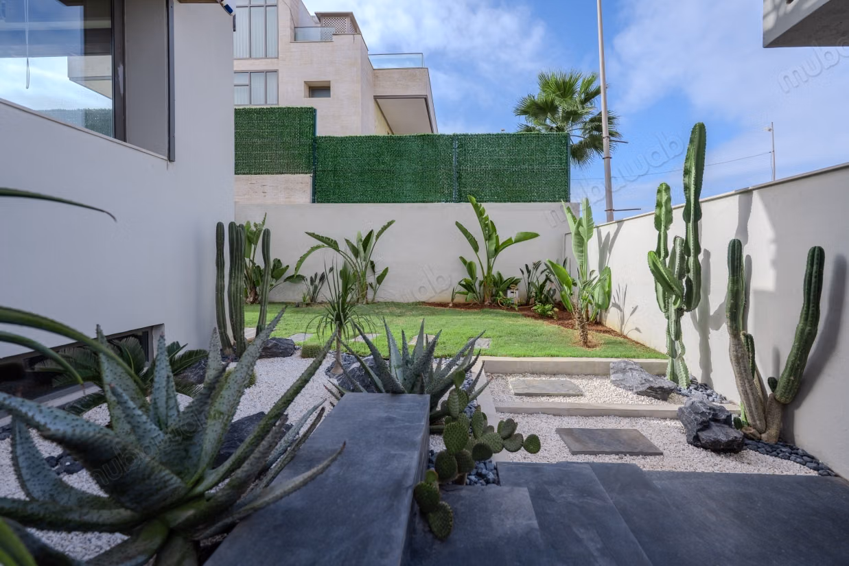 Superb Contemporary Villa 100m from the Beach