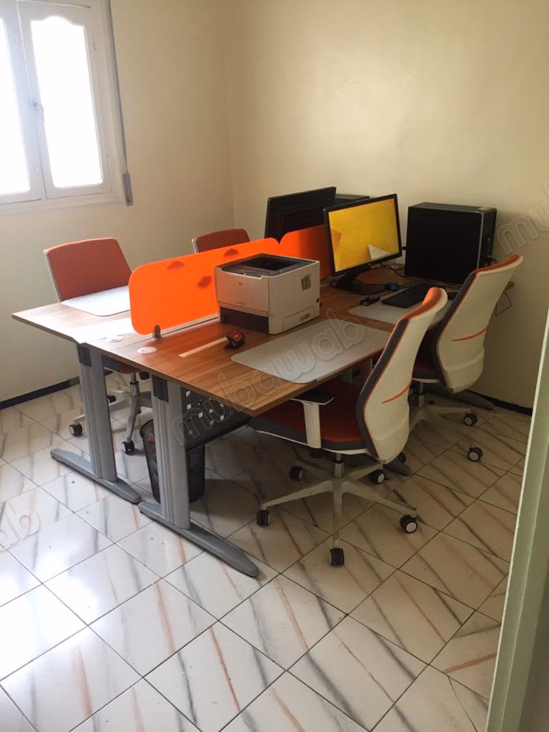Bureau équipé à louer — tout compris