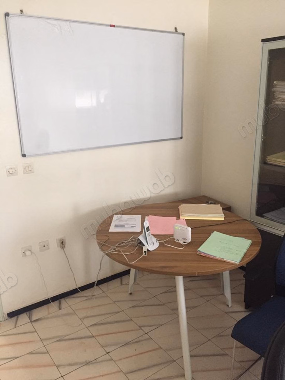 Bureau équipé à louer — tout compris