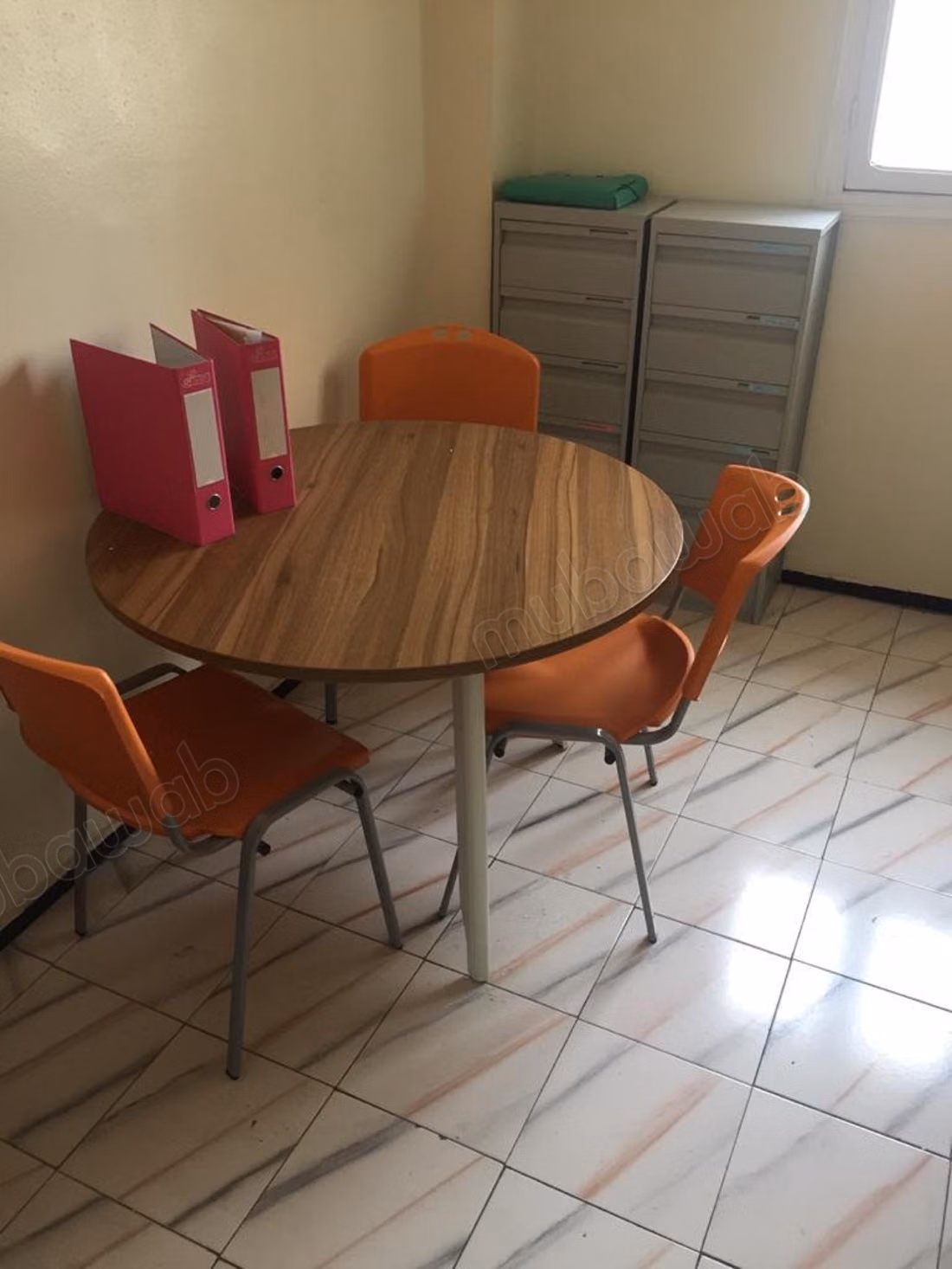 Bureau équipé à louer — tout compris