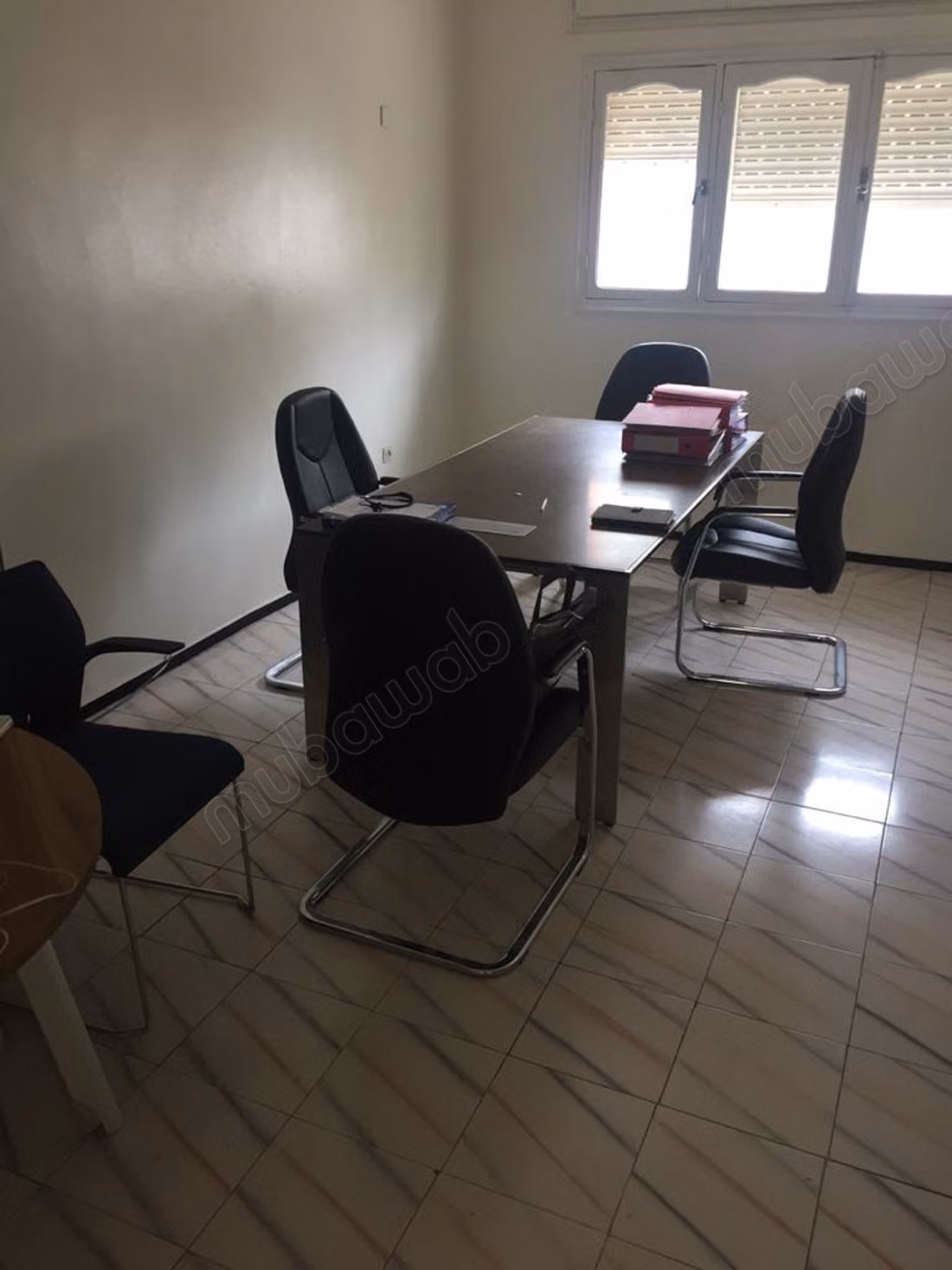 Bureau équipé à louer — tout compris