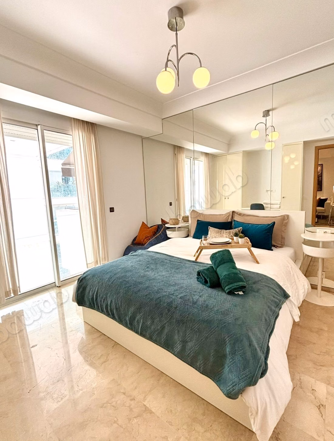 Seizoensverhuur in Casablanca Finance City. Oppervlakte 64 m². Terras en lift