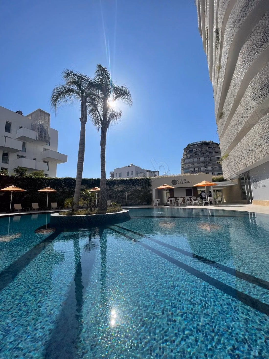 Seizoensverhuur in Casablanca Finance City. Oppervlakte 64 m². Terras en lift