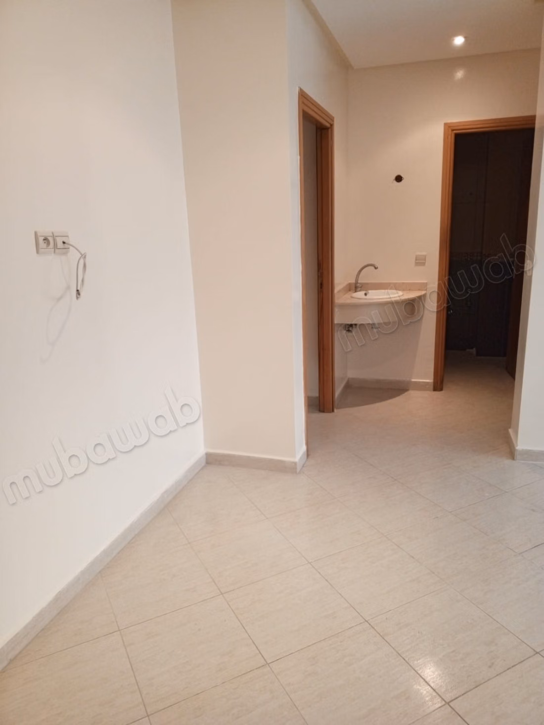 Appartamento di 90m con terrazza e balcone fermata 50/agenzia CNSS