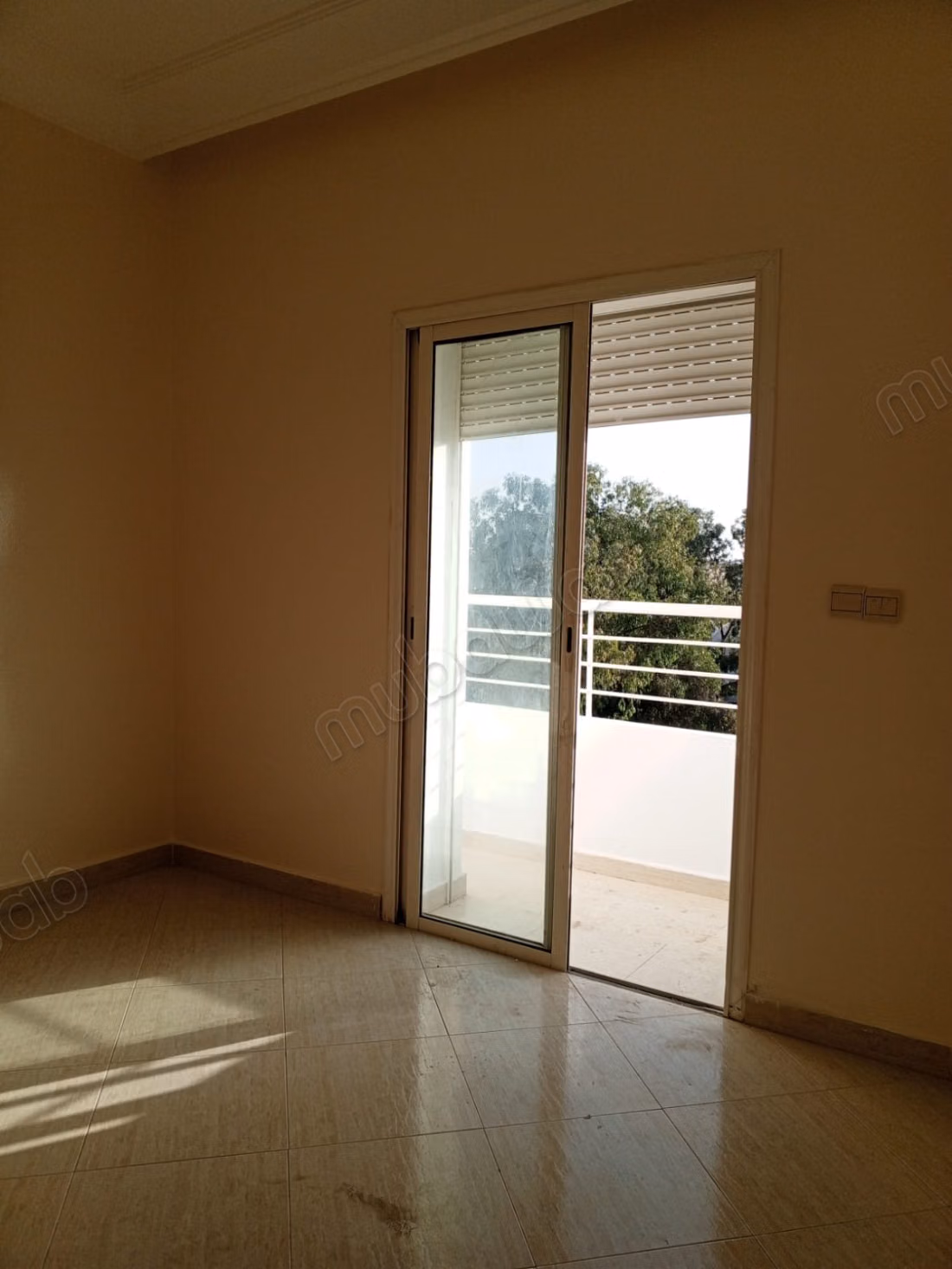 Appartamento di 90m con terrazza e balcone fermata 50/agenzia CNSS